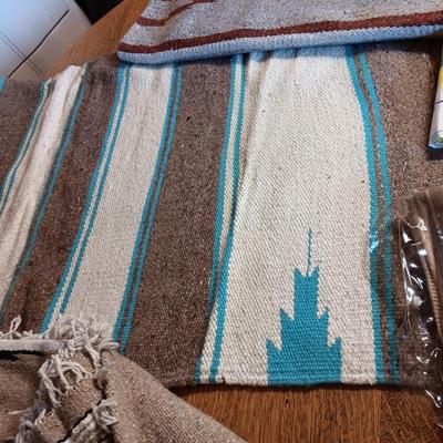 2 LINEN TABLECLOTHS, 2 WOVEN RUGS AND A BLANKET FROM MEXICO