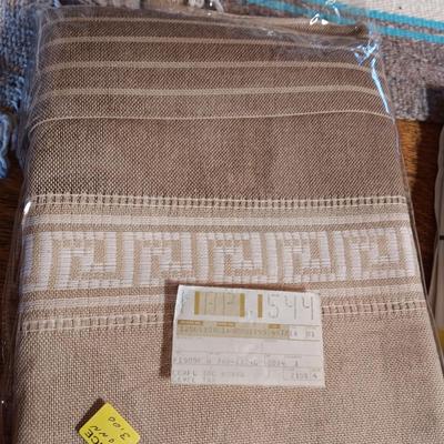 2 LINEN TABLECLOTHS, 2 WOVEN RUGS AND A BLANKET FROM MEXICO