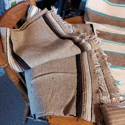 2 LINEN TABLECLOTHS, 2 WOVEN RUGS AND A BLANKET FROM MEXICO