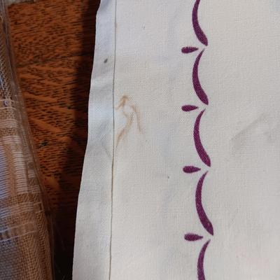 2 LINEN TABLECLOTHS, 2 WOVEN RUGS AND A BLANKET FROM MEXICO