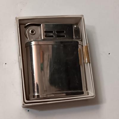 BEATTIE JET LIGHTER, WATCHES FOR REPAIR OR PARTS
