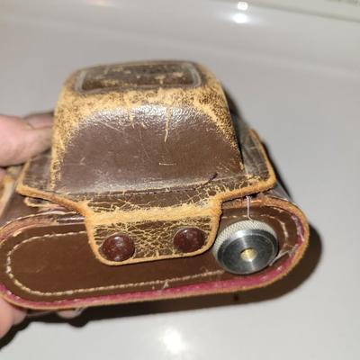 Vintage Samoca 35 mm camera with leather case