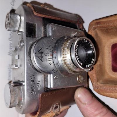 Vintage Samoca 35 mm camera with leather case