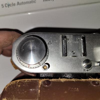 Vintage Samoca 35 mm camera with leather case