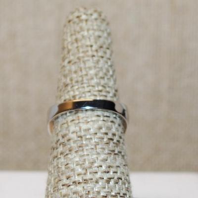 Size 6 Large Blue Rectangle Stone Ring with Vertical Side Accents on a Silver Tone Band (8.0g)