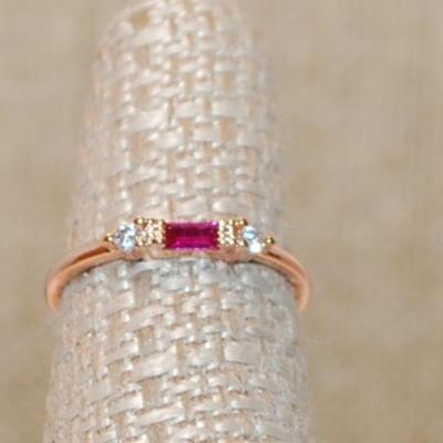Size 6 Marked .925 Delicate RED Rectangle Stone ROSE GOLD Ring with 2 Round Clear Stone Sides on a Silver Filled Band (1.1g)