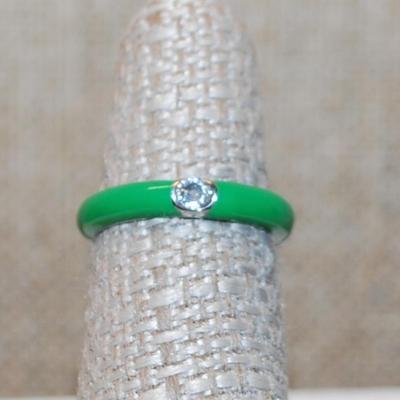 Size 6 Infinity Styled LIME GREEN Ring with a Silver Color Circle Around a Single Clear Stone (2.2g)