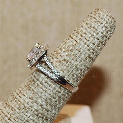 Size 6 Marked .925 Square Clear Stone Ring in a Nested Setting and Side Accent Stones on a Silver Band (3.6g)