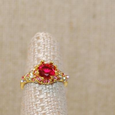 Size 6¼ Red Round Main 8 Prong Stone Ring with Clear & Red Accents Stones on a Gold Tone Band (2.7g)