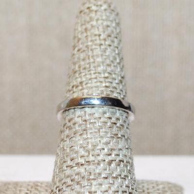 Size 7 Large Red & Silver Party Style Ring on a Solid Silver Tone Band (7.3g)