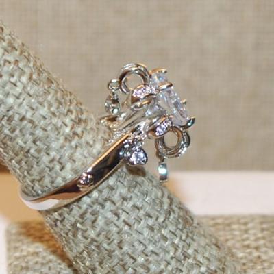 Size 7 Marked .925 Unique "Chandelier" Style 8 Prong Flower Ring with 4 Dangles on a Silver Band (7.0g)