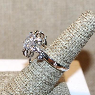 Size 7 Marked .925 Unique "Chandelier" Style 8 Prong Flower Ring with 4 Dangles on a Silver Band (7.0g)