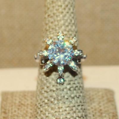 Size 7 Marked .925 Unique "Chandelier" Style 8 Prong Flower Ring with 4 Dangles on a Silver Band (7.0g)