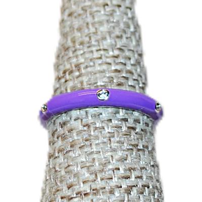Size 7 Delicate LAVENDER Ring with 6 Accent Clear Stones on a Silver Tone Band (2.2g)