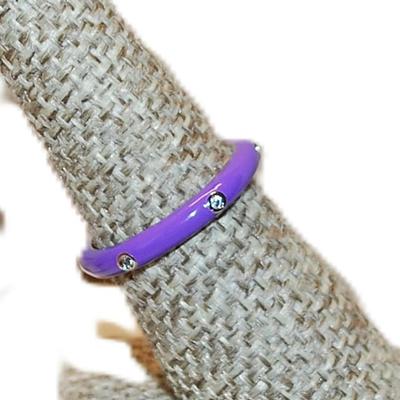 Size 7 Delicate LAVENDER Ring with 6 Accent Clear Stones on a Silver Tone Band (2.2g)