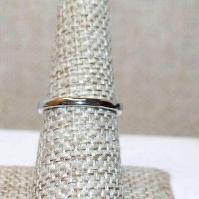 Size 7¼ Marked .925 Large Single Cushion Cut Clear Stone Ring on a Silver Band (5.0g)