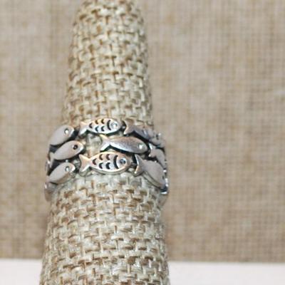 Size 7¼ Interesting "School of Fish" Infinity Style Ring on a Silver Tone Band (4.6g)