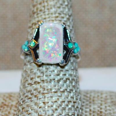 Size 8 Large Rectangular Iridescent Center Stone with Aqua Blue Tiny Stone Side Accents on a Silver Tone Band (4.2g)