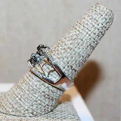Size 8 BLACK SPIDER Ring with Bright Clear Stone Accents on a Hollowed Web Style Band (4,9g)