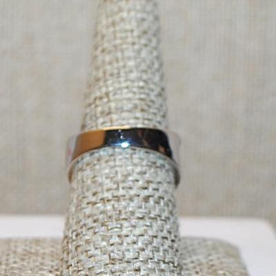 Size 8 BLACK SPIDER Ring with Bright Clear Stone Accents on a Hollowed Web Style Band (4,9g)