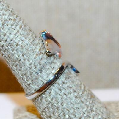 Size 9 Marked .925 "Sting Ray" Ring with a Rose Gold Stone-Accented Spine on a Silver Open Band (2.8g)