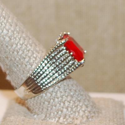 Size 10 Large Bright Red Square Stone Party Ring on a Solid Silver Tone Band (10.3g)
