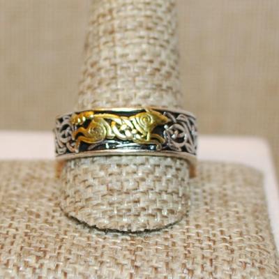 Size 11½ Two Tone "Mythos Creature" Ring on a Graphic Designed Silver Tone Band (6.0g)
