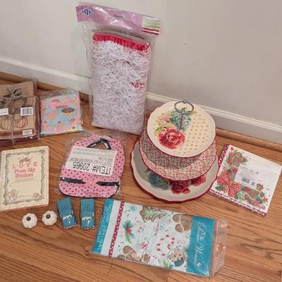 Pioneer Woman 3 Tier Dessert Stand Table Covers S&P Shakers
