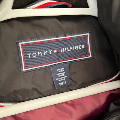 Lot 159 Hilfiger winter coat with feather on the collar (S)