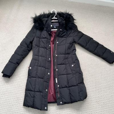 Lot 159 Hilfiger winter coat with feather on the collar (S)