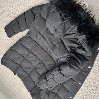Lot 159 Hilfiger winter coat with feather on the collar (S)