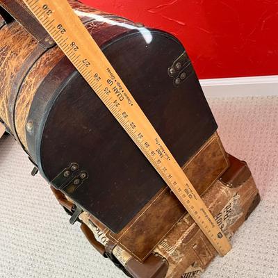 Lot 163 3 retro styled cases