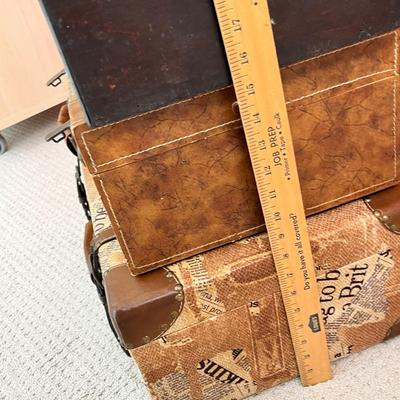 Lot 163 3 retro styled cases