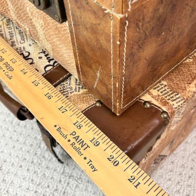 Lot 163 3 retro styled cases