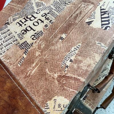 Lot 163 3 retro styled cases