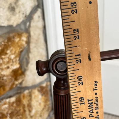 Lot 172 Newer Mission style lamp