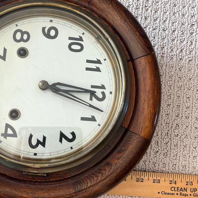 Lot 173 Regulator pendulum wind clock (with keys)