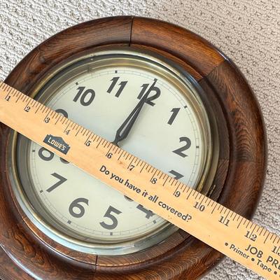 Lot 173 Regulator pendulum wind clock (with keys)