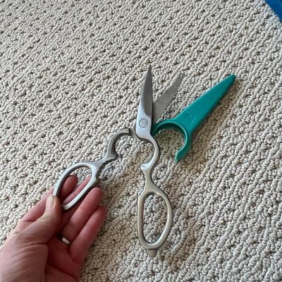 Lot 189 Desktop carosel, pioneer woman scissors, small box of school supplies, box of magnets