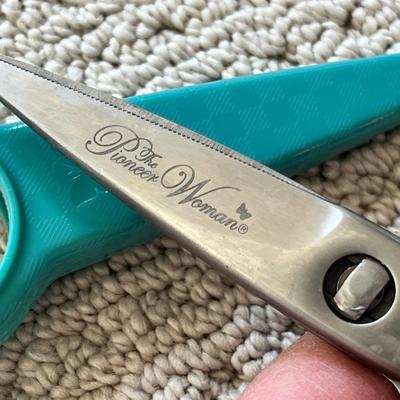 Lot 189 Desktop carosel, pioneer woman scissors, small box of school supplies, box of magnets