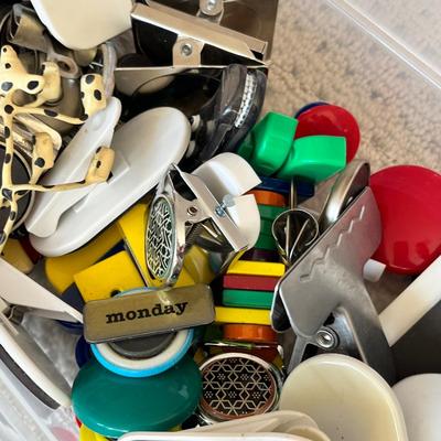 Lot 189 Desktop carosel, pioneer woman scissors, small box of school supplies, box of magnets