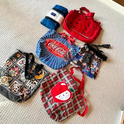 Lot 192 Red computer bag, cloth bags, insulated tote,