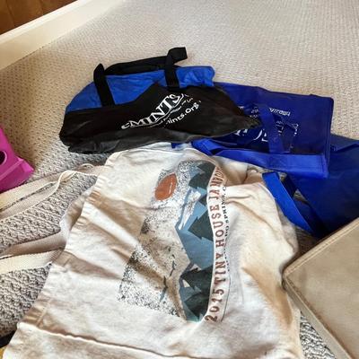 Lot 193 plastic milk crate of reusable bags