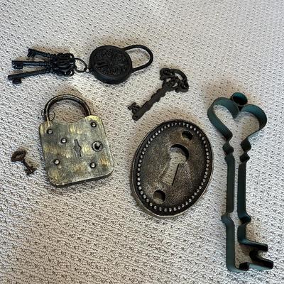 Lot 202 Large metal key, and locks wall décor