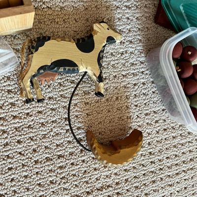 Lot 206 Cow décor, Mike the Milkman book,