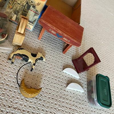 Lot 206 Cow décor, Mike the Milkman book,