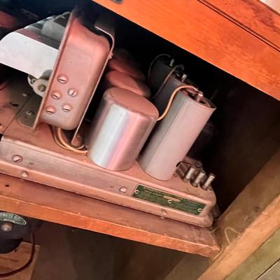 Lot 212 Putwater Kent Floor model antique radio (not tested)