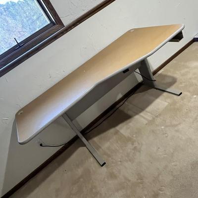 Lot 217 Sit / Stand desk in the office