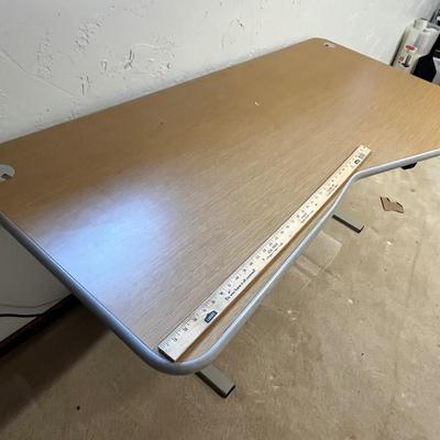 Lot 217 Sit / Stand desk in the office