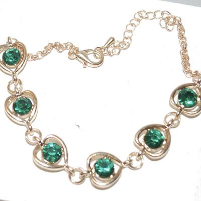 All GREEN HEARTS Setting Bracelet (10") on a GOLD Tone Chain